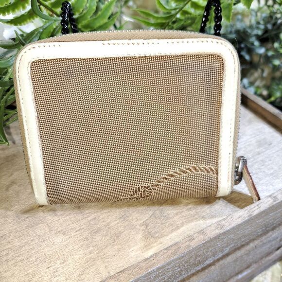 Authentic Prada Zippy Wallet - Picture 2 of 13